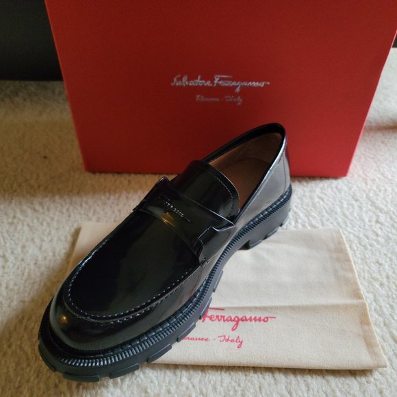 NEW Authentic Salvatore Ferragamo Embossed Logo Black Leather Loafers main image 9